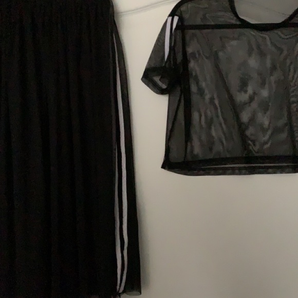 Sporty Sheer 2 Piece Set - Picture 3 of 3